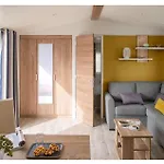 אתר קמפינג Mobilhome 6/8 Personnes לה טרמבלד